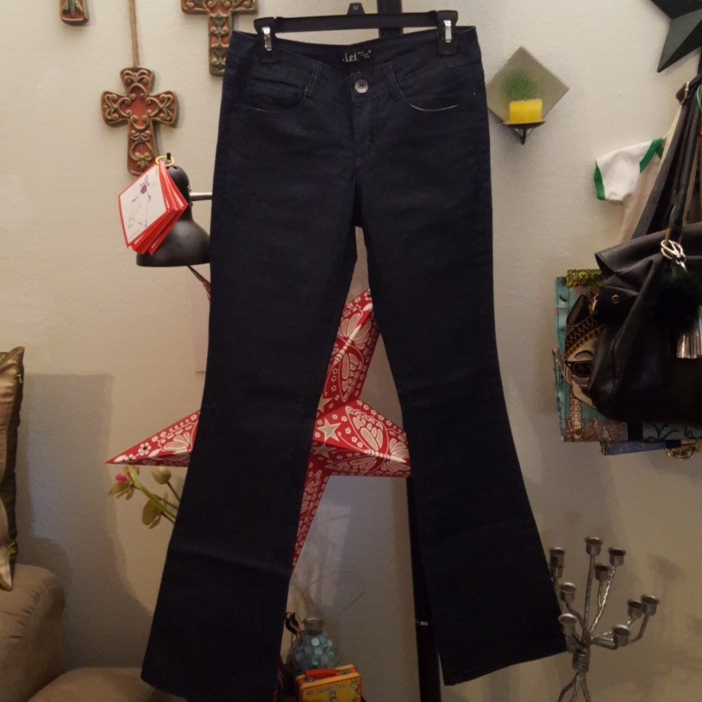 NWOT l.e.i. slight flare jeans